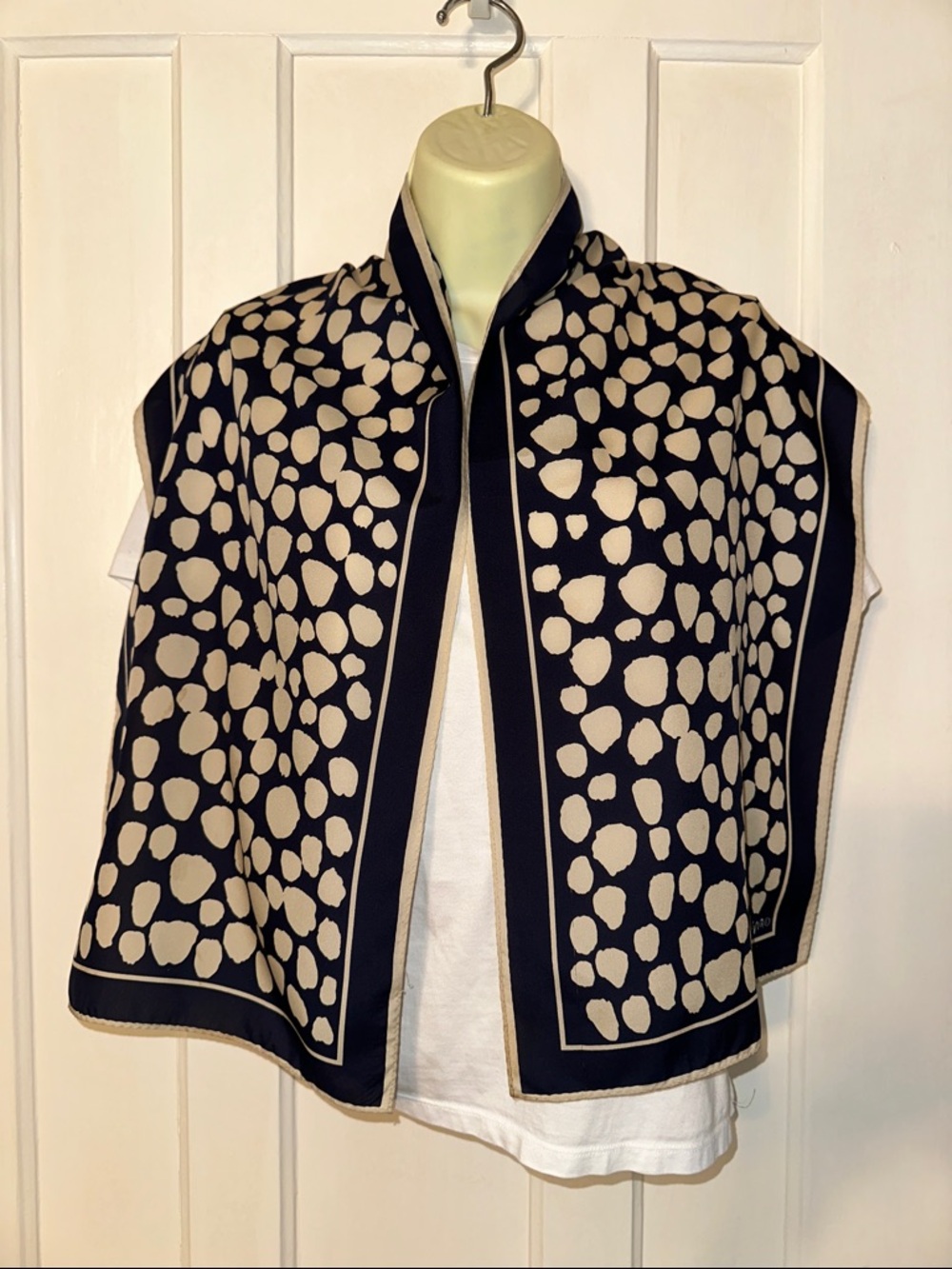 Vintage Vera‎ Navy Blue & Tan Abstract Pebble Scarf